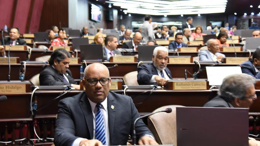 La propuesta de renunciar a los beneficios divide a los diputados