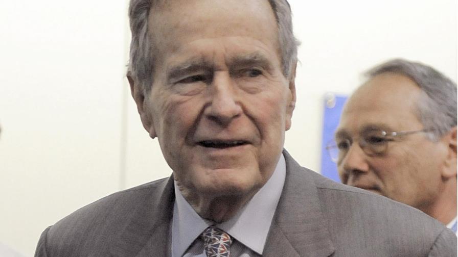 Bush padre se disculpa con mujer que denunció otro tocamiento inapropiado