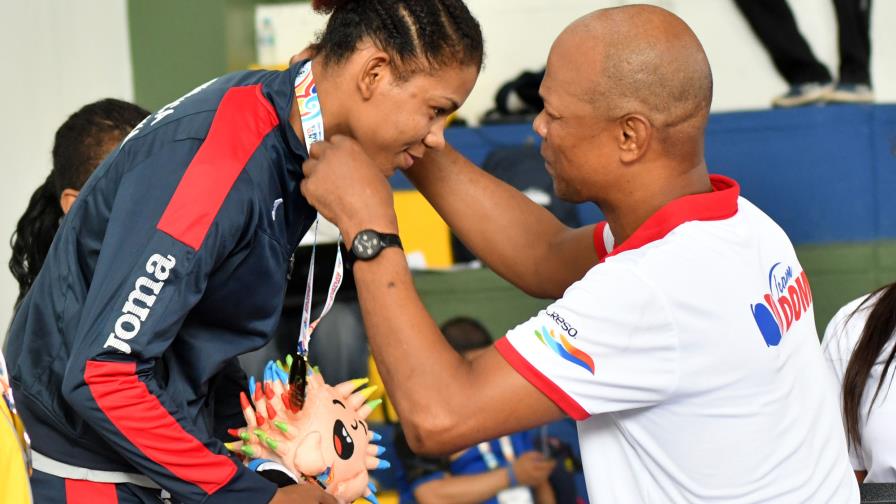 Yessica Oviedo conquista medalla de oro en lucha Juegos Bolivarianos