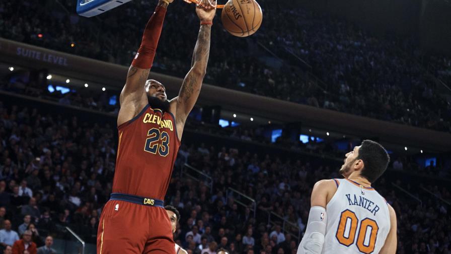 LeBron James y Kyle Korver dan apurado triunfo a Cavs sobre Knicks 