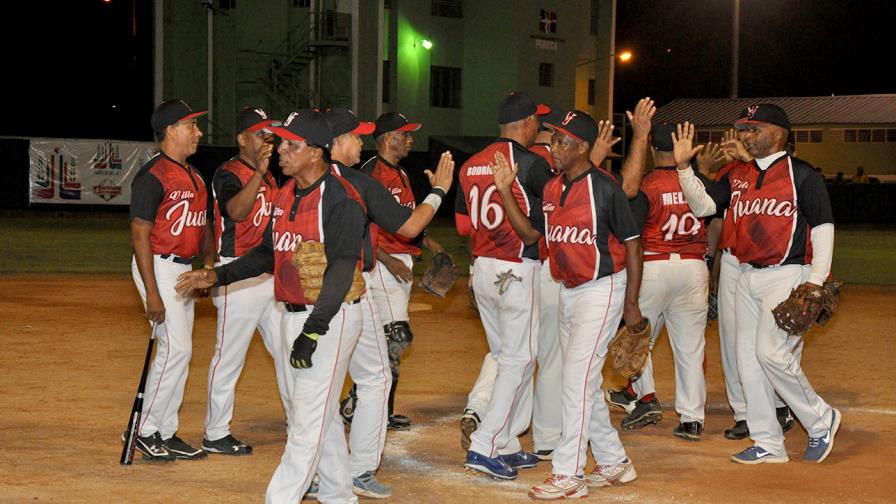 Villa Juana, Moscoso, Centro y Los Prados están en la semifinal del torneo Sénior de sóftbol DN