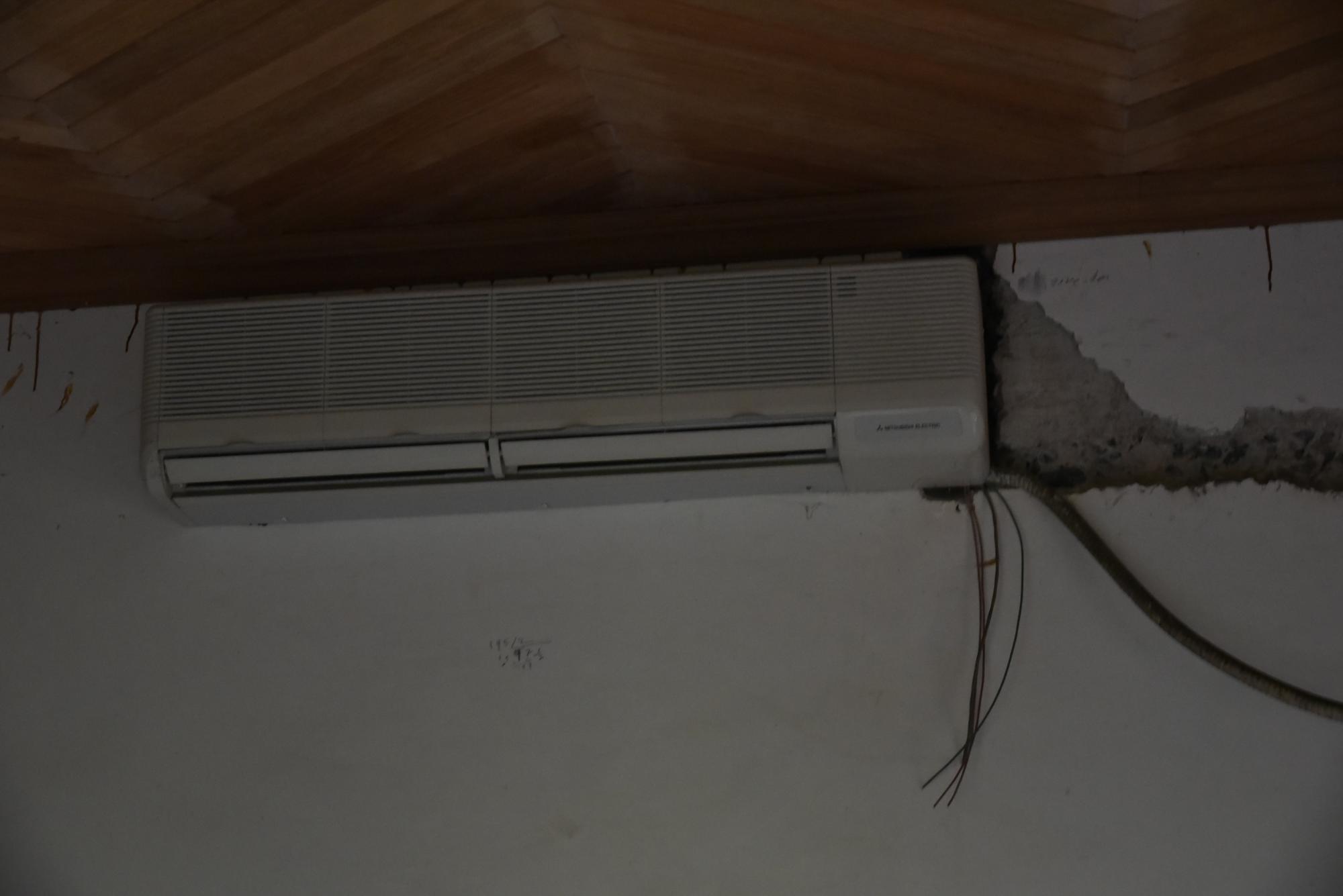 Algunas de las habitaciones todavía tienen instalados los equipos de aire acondicionado.