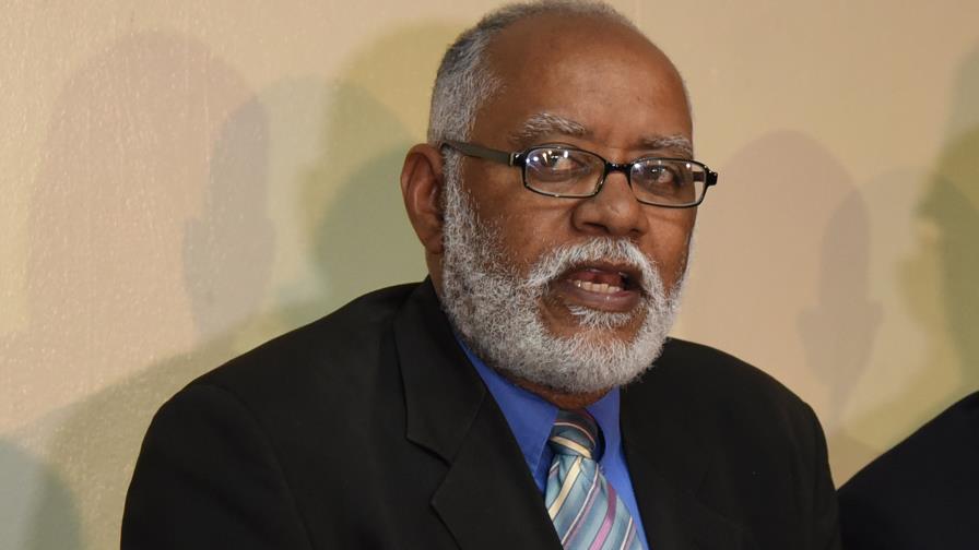 Presidente electo del Colegio Médico promete diálogo, pero con determinación