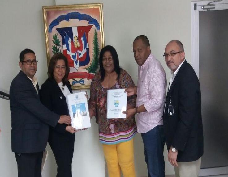 Ayuntamiento de Santo Domingo Este entrega presupuesto a regidores para aprobación 