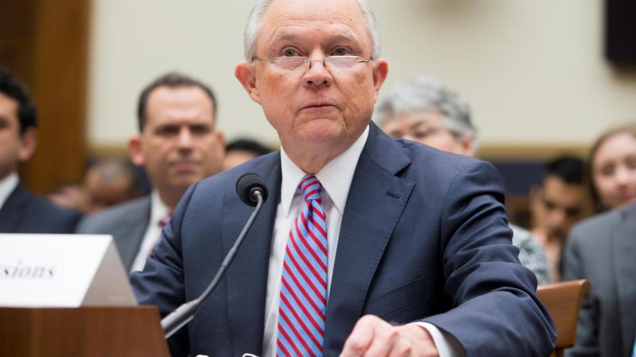 Fiscal general de EE.UU. asegura que trató de impedir contactos con Rusia