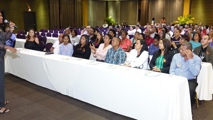 Experta pide padres “no vender” hijos peloteros como mercancía Experta pide padres “no vender” hijos peloteros como mercancía