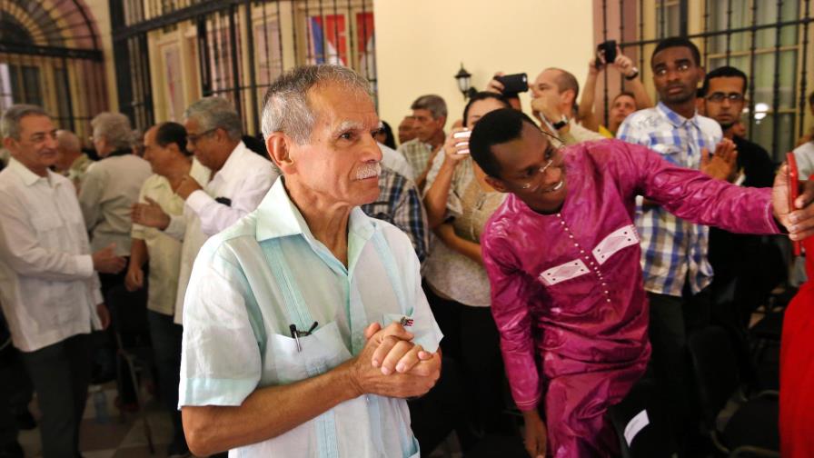 Cuba condecora al puertorriqueño Óscar López con la Orden de la Solidaridad