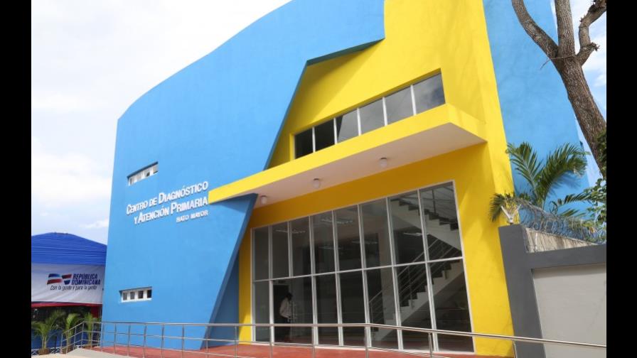 Presidente Medina inaugura centro de salud en Hato Mayor