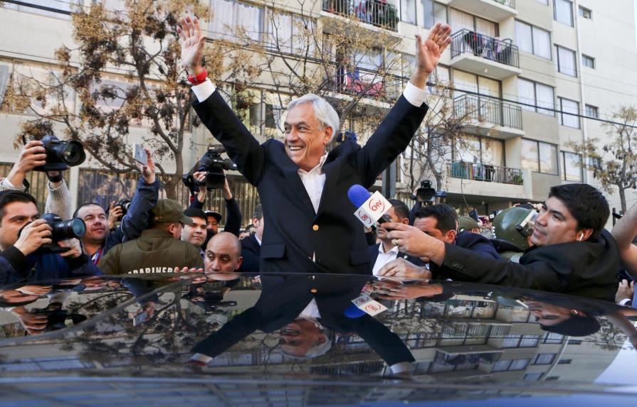 Expresidente y millonario, Piñera busca volver a La Moneda 