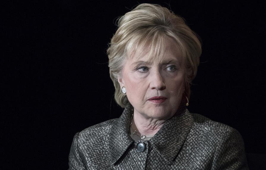 Departamento de Justicia de EE.UU. examina si investiga a Hillary Clinton