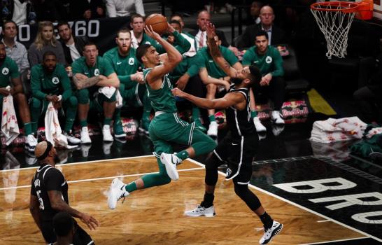 Boston Celtics en racha de 13 triunfos; Al Horford ayuda con un doble-doble