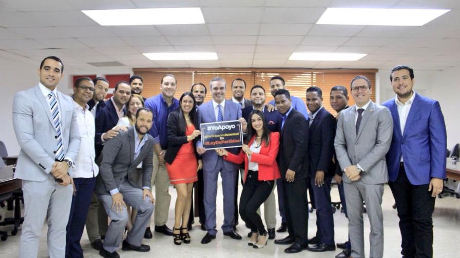 Abinader se compromete a respaldar cuota para la juventud en Ley de Partidos 