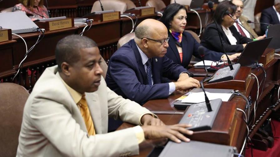 Convierten en Ley Presupuesto de 2018 por RD$ 816,565 millones