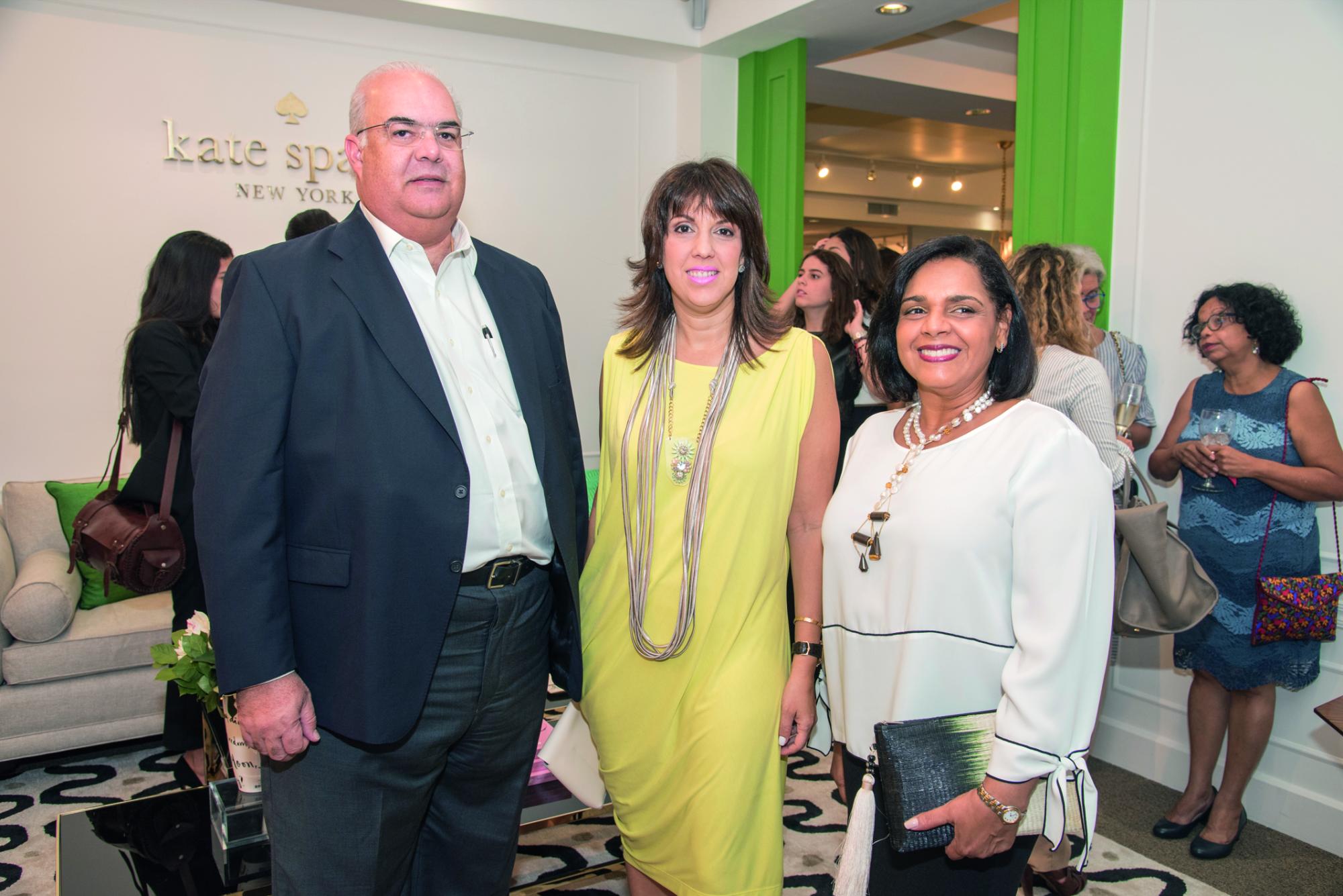 Eker Rodríguez, Lorren Abbott y Adriana Navarro.