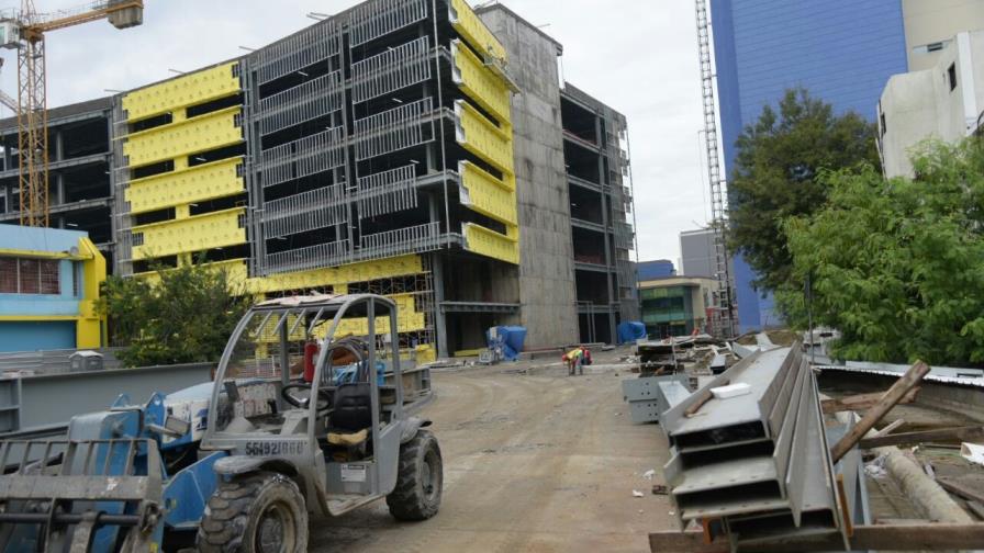 Grupo demanda frente al hospital Luis Eduardo Aybar su terminación 