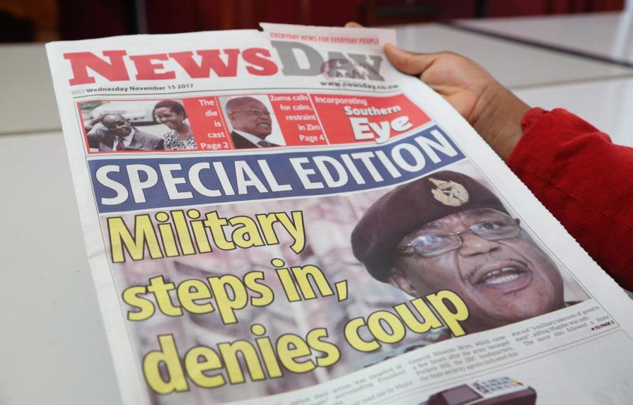 Mugabe negocia su salida del poder con militares tras 37 años al mando