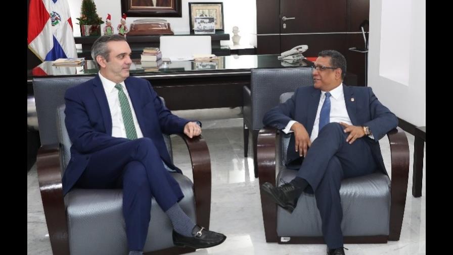 Abinader aboga por modificación a Ley para bajar precios de combustibles