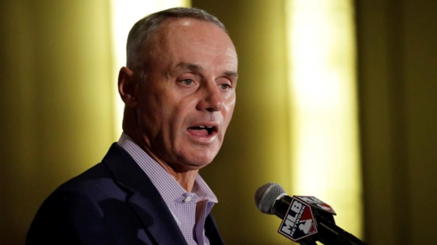 Manfred prefiere consenso a la aplicación unilateral en el cambio de reglas 