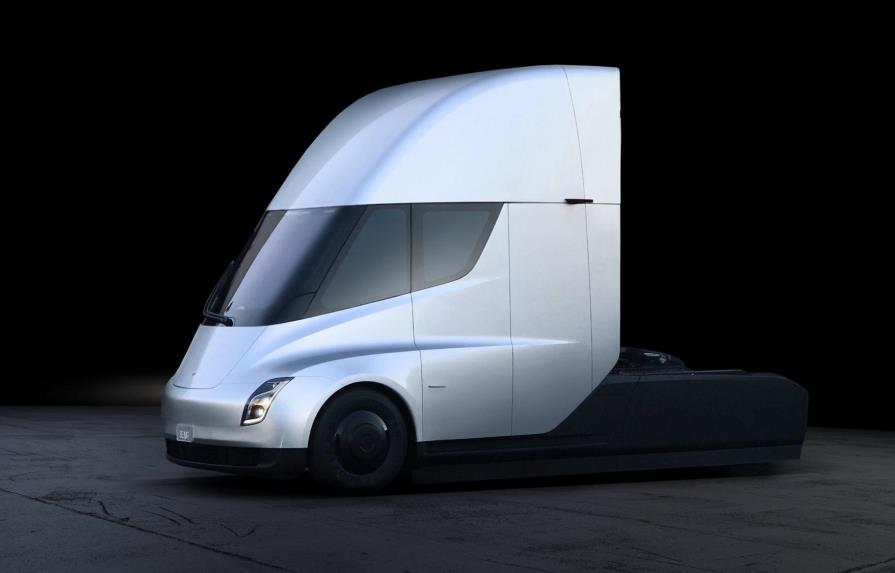 Tesla devela su primer camión totalmente eléctrico