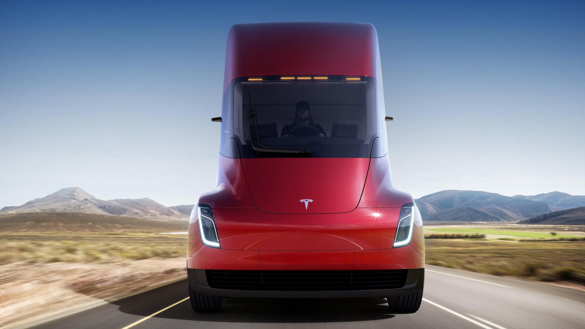 Imagen facilitada por Tesla que muestra un prototipo de su nuevo camión semirremolque eléctrico Semi hoy, 17 de noviembre de 2017. Además, Tesla, el fabricante estadounidense de vehículos eléctricos de lujo, ha presentado esta madrugada en Los Ángeles (EEUU) el deportivo eléctrico Roadster que tendrá casi 1.000 kilómetros de autonomía (620 millas).