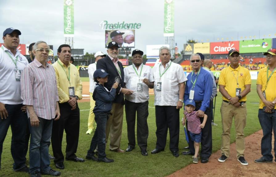 LIDOM reconoce a Nakin González en su 50 aniversario como anotador oficial 