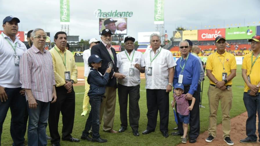 LIDOM reconoce a Nakin González en su 50 aniversario como anotador oficial 