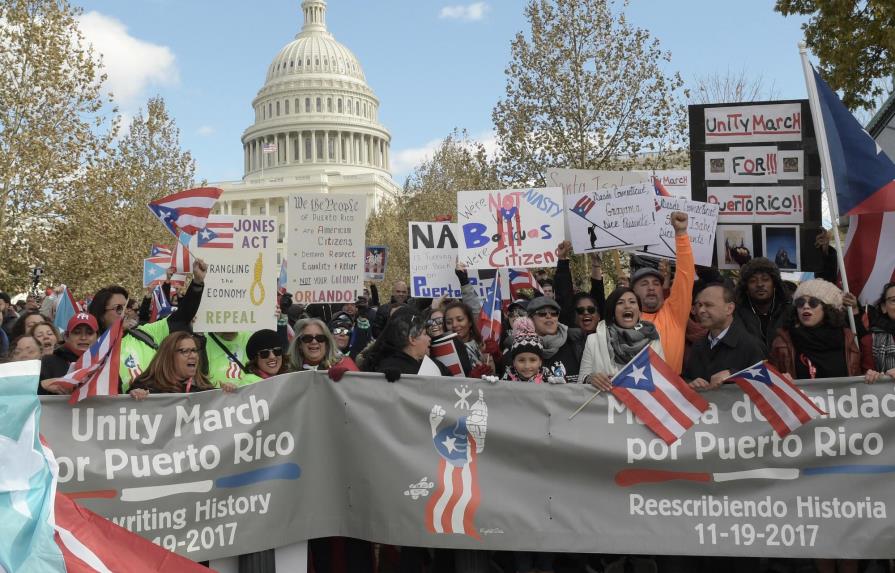 Miles de personas reclaman en Washington ayuda urgente para Puerto Rico