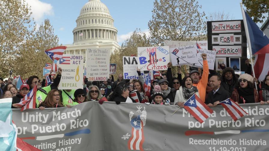 Miles de personas reclaman en Washington ayuda urgente para Puerto Rico