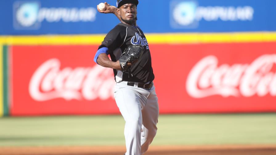 Yohan Flande abre por el Licey en  visita a los Gigantes 