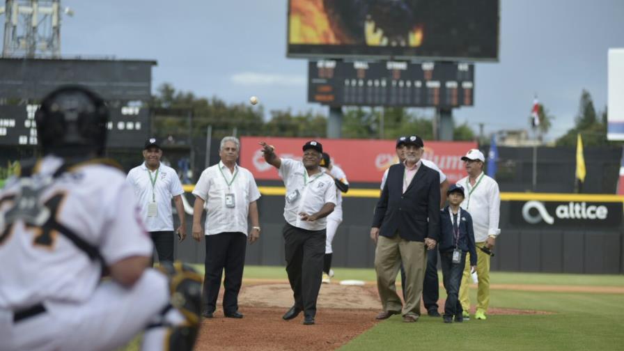 Lidom reconoce a Nakin González en su 50 años como anotador oficial