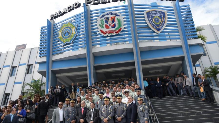 Policía dice tirará a las calles hasta a los estudiantes para realizar operativo navideño Policía dice tirará a las calles hasta a los estudiantes para realizar operativo navideño