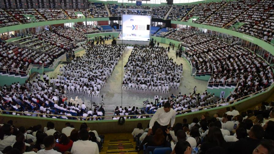 MESCYT gradúa más de 15 mil estudiantes de inglés por inmersión
