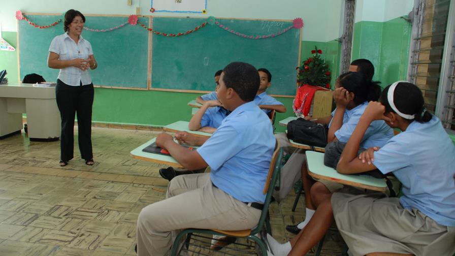 Faltan 40 mil maestros por la evaluación docente dentro del programa del MINERD