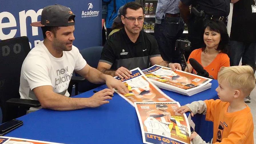 Fanáticos en Houston esperan días para conocer a José Altuve