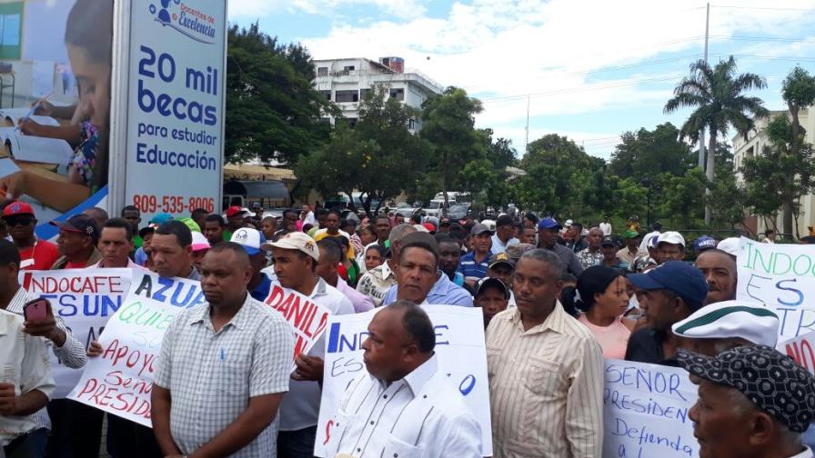 Caficultores protestan frente al Palacio Nacional