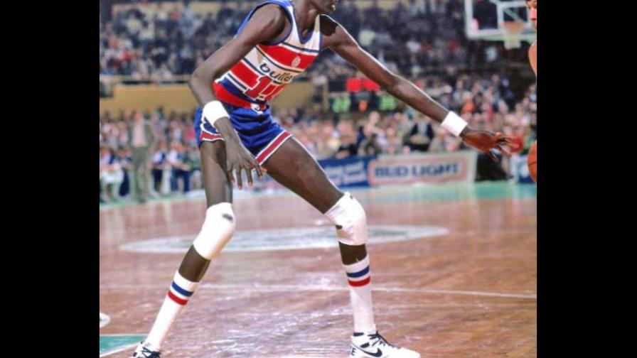 Fue inventada la fecha de nacimiento de Manute Bol Fue inventada la fecha de nacimiento de Manute Bol