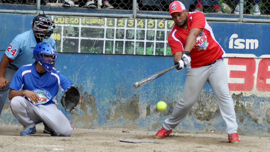 Rojo toma la delantera en final de la liga Emce de sóftbol