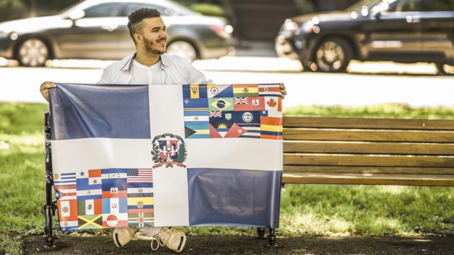 León Yamil presenta ciudadanos del mundo en Berklee Caf