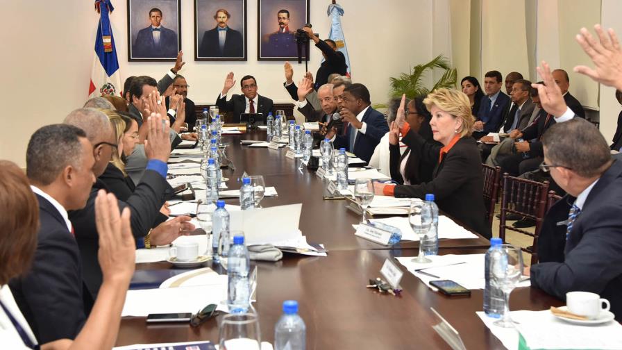 Los directores regionales y distritos serán escogidos por competencias