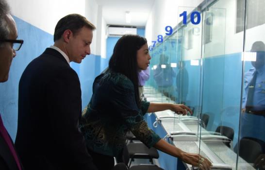 Cárcel de la Fiscalía, como en las películas, con cabina de cristal para las visitas