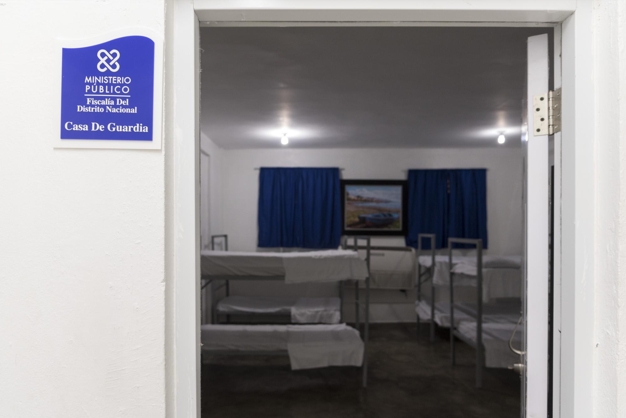 La casa de guardia fue equipada con nuevas camas y esta climatizada.