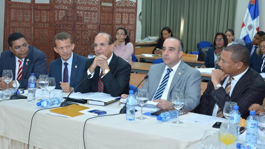 Comisión Bicameral y JCE tratan voto electrónico