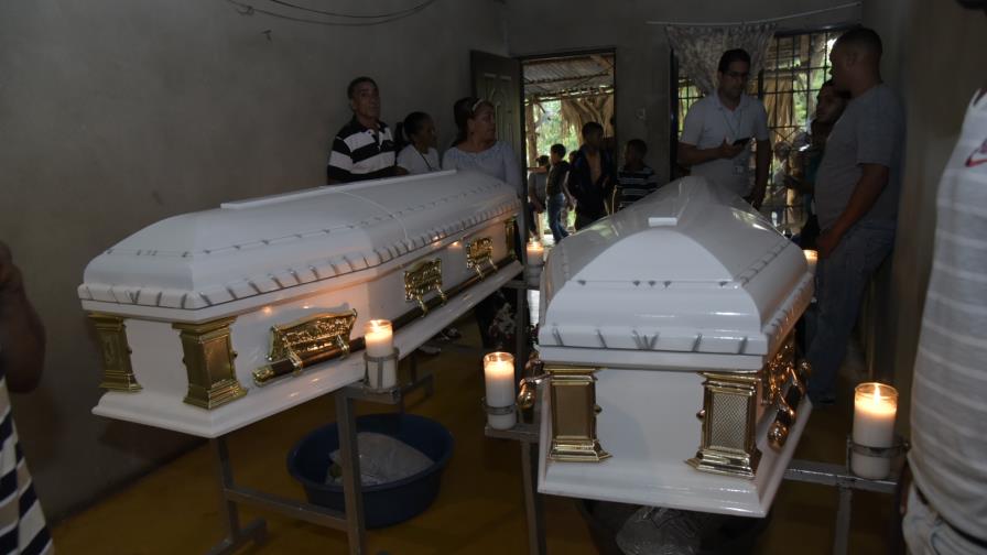 Con gran tristeza y dolor sepultaron hermanos en Salcedo Con gran tristeza y dolor sepultaron hermanos en Salcedo