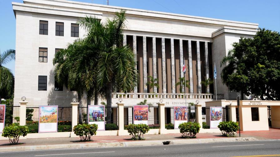 Educación ordena suspensión total de docencia en planteles públicos