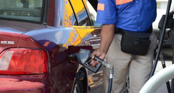 Precios de las gasolinas bajarán RD$3.00
