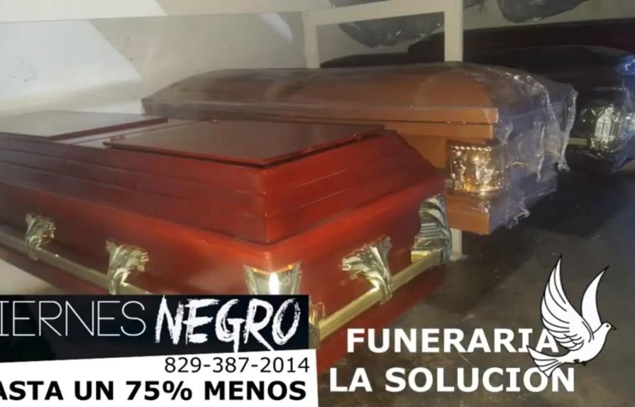 Funeraria de El Seibo vuelve con su “práctica” oferta de ataúdes por el Viernes Negro