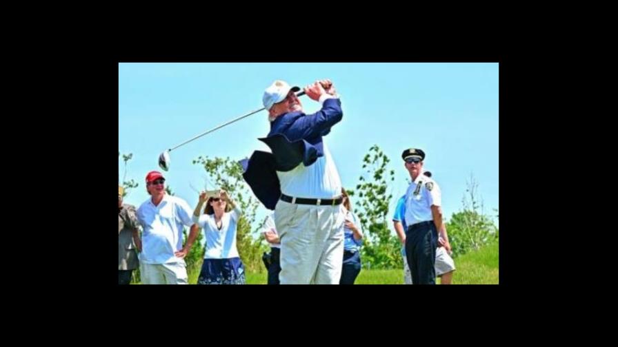 Donald Trump juega al golf con Tiger Woods y Dustin Johnson 