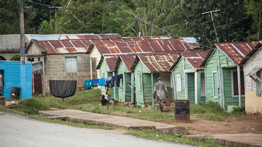 Casi un centenar de familias al borde del desalojo en Las Taranas de Monte Plata