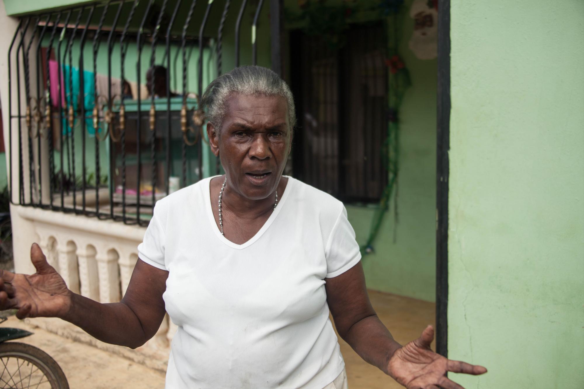 La dirigente comunitaria de Las Taranas, Petronila Ureña (Pedrita) dice no se dejarán quitar sus hogares.