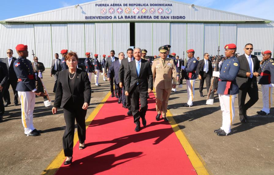 Presidente Medina parte hacia Jamaica